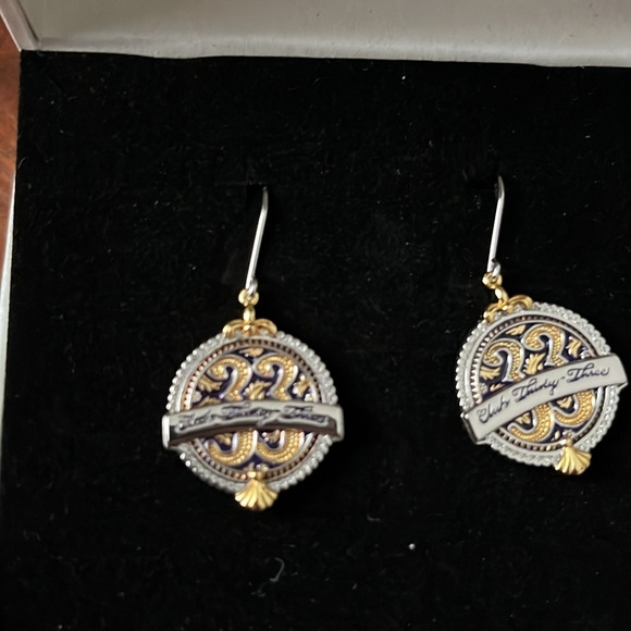 RARE Disneyland Club 33 Earrings (FREE haunted mansion gift bag!) - Picture 3 of 6